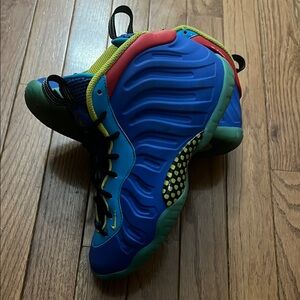 Nike Blue and Red Sneakers with Ribbed Shell Upper